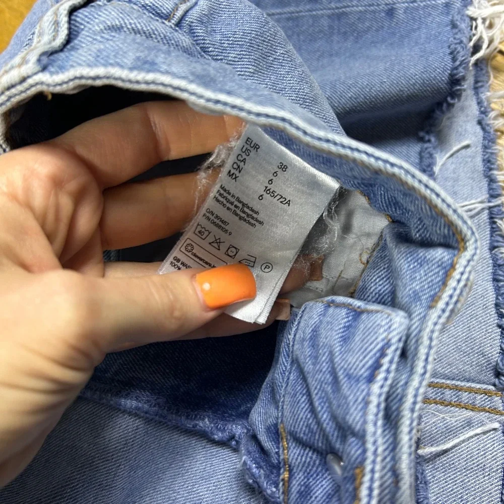 H&M &Denim Blue High Waisted Raw Hem Mini Skirt‎ Size 6 Cotton 06881059